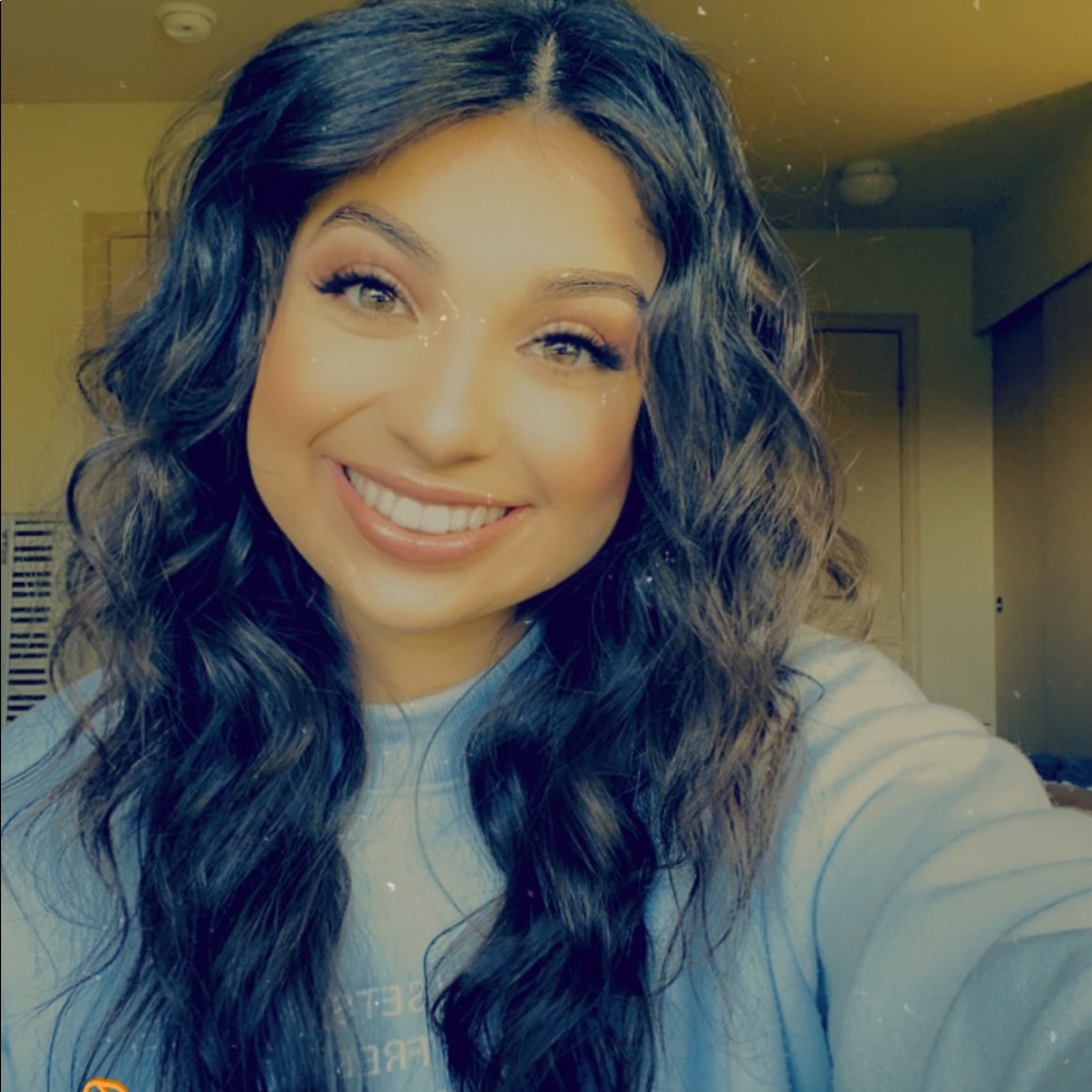 Meet your Posher, Adriana